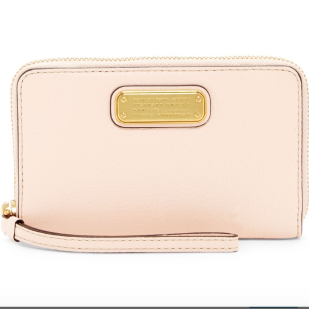 Marc Jacobs New Q Wingman Small Leather Wristlet